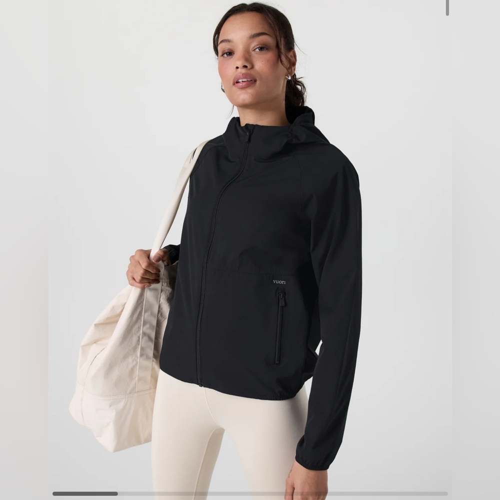 Vuori Women's Renew Hooded Trainer Shell/Windbreaker/Raincoat